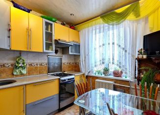 Продам 2-ком. квартиру, 47 м2, Краснодар, улица Атарбекова, 15