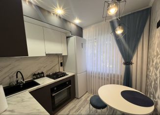 Продажа 2-ком. квартиры, 45 м2, Курская область, улица Комарова, 23