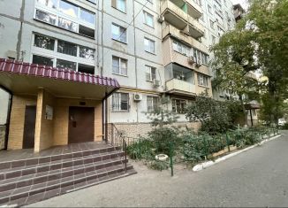 Продается трехкомнатная квартира, 59.8 м2, Астрахань, улица Савушкина, 49