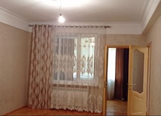 Сдается трехкомнатная квартира, 70 м2, Махачкала, улица Кулиева, 26, Советский район