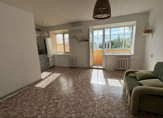 Продается двухкомнатная квартира, 45 м2, Азнакаево, улица Гагарина, 3