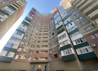 Продаю 3-ком. квартиру, 90 м2, Ставрополь, улица Доваторцев, 90