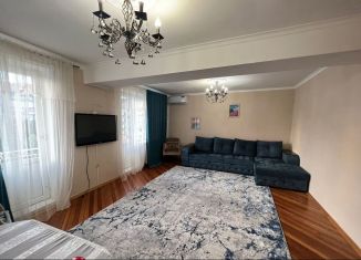 Сдам трехкомнатную квартиру, 93 м2, Каспийск, улица М. Халилова, 34