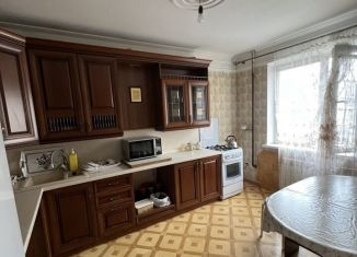 Аренда 2-ком. квартиры, 75 м2, Дагестан, улица Ленина, 61