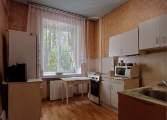 Сдам в аренду 2-ком. квартиру, 43 м2, Омск, улица Красный Путь, 72