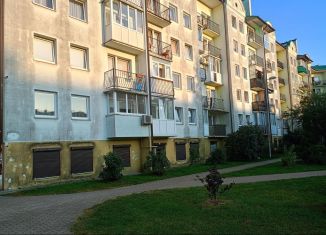 Продам трехкомнатную квартиру, 81 м2, Калининград, улица Толбухина, 6