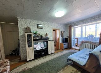 Продаю 3-ком. квартиру, 55 м2, Кировская область, улица Азина, 82