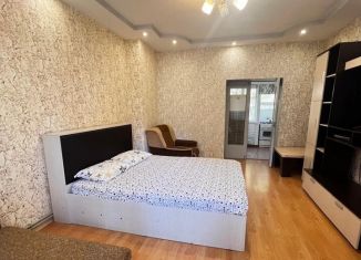 Сдам 1-ком. квартиру, 48 м2, Ялта, улица Кирова, 20