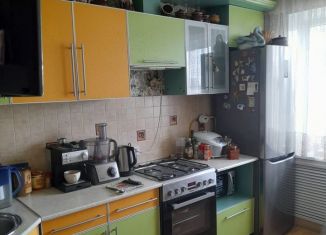 Продажа 4-комнатной квартиры, 75 м2, Губкин, улица Космонавтов, 3