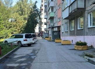 Продается трехкомнатная квартира, 55.6 м2, Новосибирск, улица Олеко Дундича, 21, метро Заельцовская