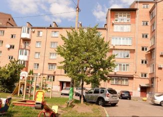 Сдается двухкомнатная квартира, 80 м2, Владикавказ, Весенняя улица, 1к3, 12-й микрорайон