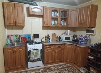 Продаю 3-ком. квартиру, 50 м2, Курск, улица Дзержинского, 47