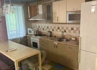 Трехкомнатная квартира в аренду, 62 м2, Курск, улица Ватутина, 24, Центральный округ