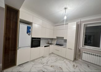 Сдается трехкомнатная квартира, 95 м2, Махачкала, проспект Петра I, Ленинский район