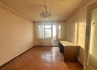 Продаю трехкомнатную квартиру, 60 м2, Нальчик, улица Неделина, 2А