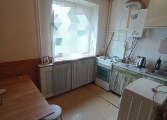 Продаю 2-ком. квартиру, 60 м2, Шахты, Индустриальная улица, 4