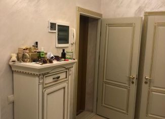 Сдам в аренду 3-комнатную квартиру, 88 м2, Евпатория, улица Дёмышева, 110Ак1