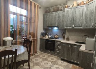 Продам 4-ком. квартиру, 95 м2, Казань, улица Патриса Лумумбы, 46