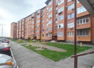 Продается 2-комнатная квартира, 58 м2, Владикавказ, улица Зураба Магкаева, 83к7