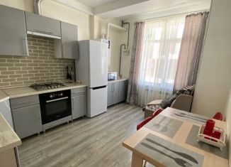 Продаю 1-комнатную квартиру, 47 м2, Евпатория, улица Косицкого, 9