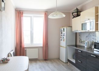 Продается трехкомнатная квартира, 80 м2, Екатеринбург, метро Чкаловская, улица Краснолесья, 95