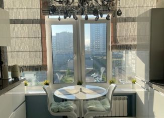 Продам 2-ком. квартиру, 55 м2, Кемерово, Космическая улица, 22