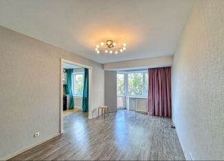 Продается 2-комнатная квартира, 53.7 м2, Петергоф, улица Бородачёва, 10