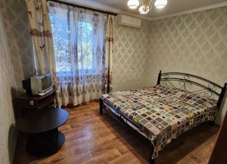 Сдам 2-комнатную квартиру, 33 м2, Алушта, Пионерская улица, 16