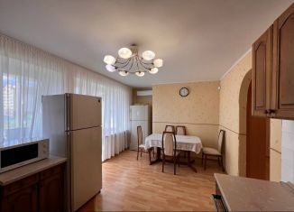 Продам 4-комнатную квартиру, 106 м2, Тюменская область, улица Котовского, 1