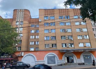 Продается трехкомнатная квартира, 72.4 м2, Калужская область, улица Гагарина, 8