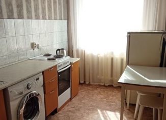 Сдается в аренду 2-комнатная квартира, 50 м2, Барнаул, улица Сухэ-Батора, 8