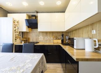 Продажа 3-ком. квартиры, 90 м2, Хабаровский край, Александровская улица, 47