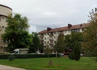 Продается 1-ком. квартира, 27 м2, Грозный, улица Хамзата У. Орзамиева, 2