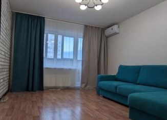 Сдаю 1-ком. квартиру, 40 м2, Красноярск, улица Чернышевского, 75