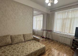 Сдам в аренду 1-ком. квартиру, 50 м2, Каспийск, улица М. Халилова, 30А