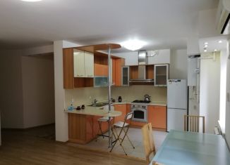 Сдам в аренду 3-ком. квартиру, 84 м2, Астрахань, Гилянская улица, 31