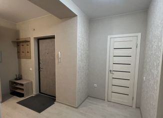 Сдам в аренду 2-ком. квартиру, 77 м2, Уфа, улица Чапаева, 10