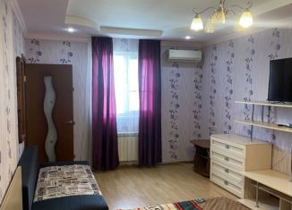 Сдаю в аренду 2-ком. квартиру, 50 м2, Геленджик, улица Островского, 52