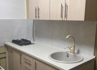 Сдается в аренду 2-ком. квартира, 40 м2, Евпатория, улица Володарского, 5