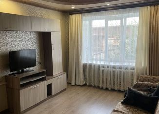 Сдам в аренду 1-ком. квартиру, 32 м2, Рыльск, улица Ладыгина, 25