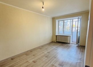 Продаю 1-ком. квартиру, 30 м2, Ульяновск, улица Гафурова, 11