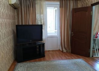 Сдача в аренду 2-ком. квартиры, 50 м2, Каспийск, улица Орджоникидзе, 24