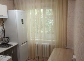 Сдается 1-комнатная квартира, 30 м2, Сочи, улица Макаренко, 32, микрорайон Заречный