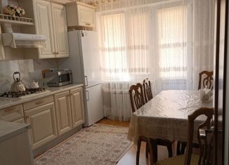 Сдам в аренду 2-ком. квартиру, 72 м2, Каспийск, улица Ленина, 41