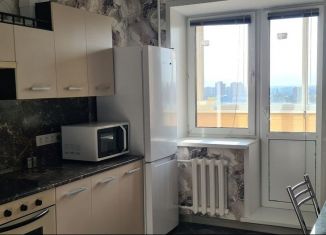 Сдам в аренду 2-ком. квартиру, 80 м2, Орехово-Зуево, улица Карасово, 4