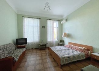 Продается 1-ком. квартира, 22.5 м2, Алушта, улица 15 Апреля, 27