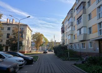 Продажа 2-комнатной квартиры, 41.7 м2, Кашира, Центральная улица, 2