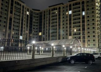 Сдается в аренду двухкомнатная квартира, 62.5 м2, Махачкала, проспект Насрутдинова, 57