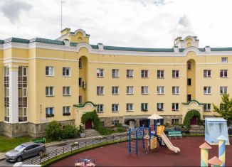 Продаю четырехкомнатную квартиру, 170 м2, Петергоф, улица Аврова, 26к1