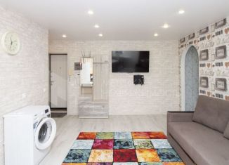 Продаю трехкомнатную квартиру, 58 м2, Тюмень, улица Республики, 155